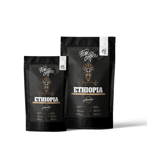 Káva v černém pytlíku s nápisem Ethiopia Fixi Coffee