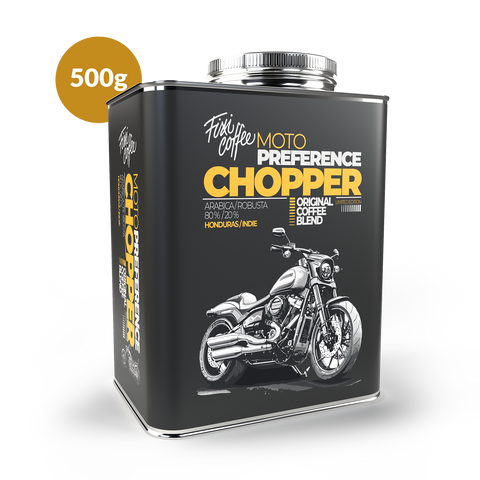 Plechový kanystr s kávou Fixi Coffee. Obal s černou etiketou a nápisem Chopper. Nad kanystr je ikona označující hmotnost kávy: 500 g